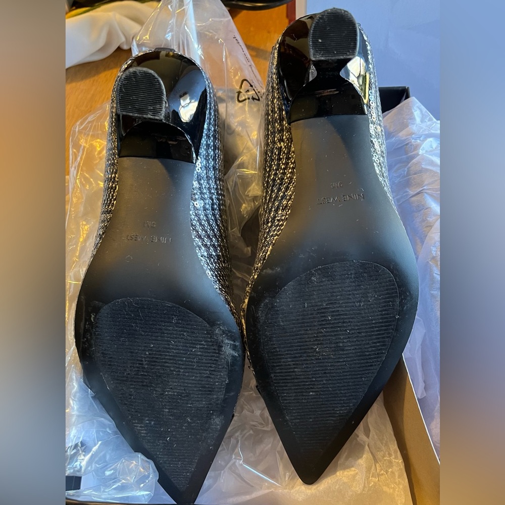Nine West size 9M 2 1/2 inch heel. Clear sequins. Medium Grey - Picture 5 of 6